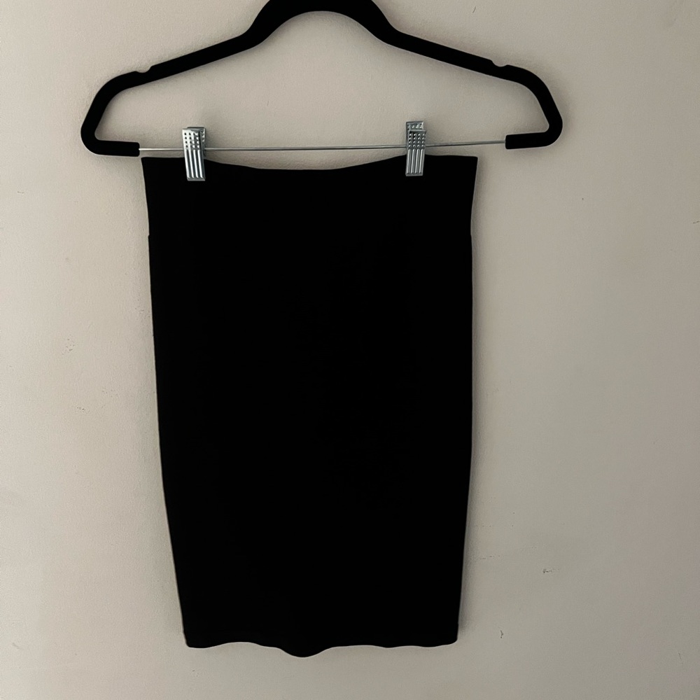Victoria Secret Size Medium Stretch Black Tube Skirt